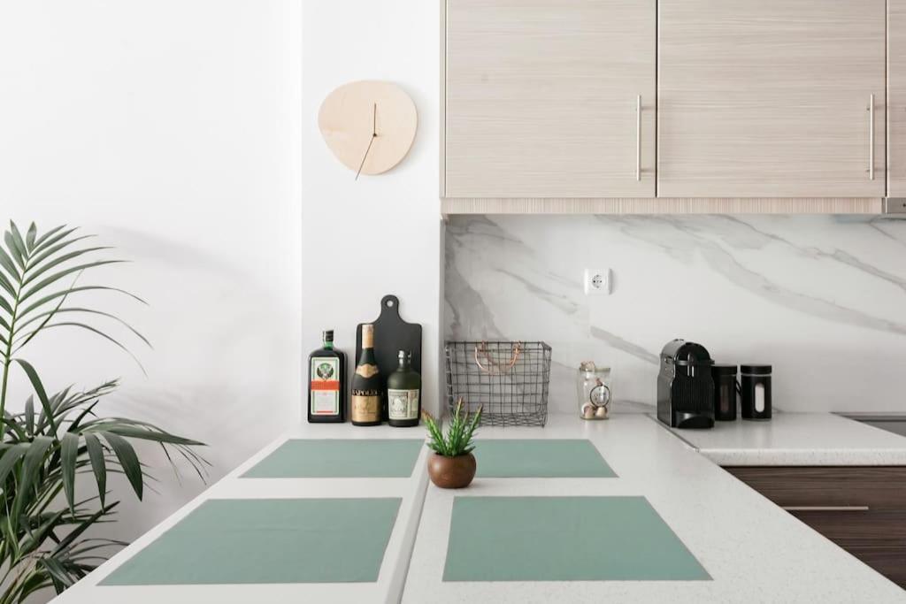 Your "Home Away From Home" - Phillopapou Hill Atenas Exterior foto